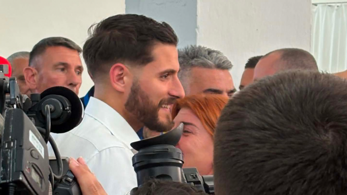 Alex Borg jasal fiċ-ċentru tal-għadd fost applaws