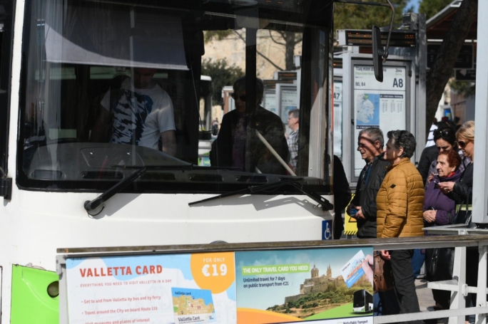 Sondaġġ xjentifiku | Tal-linja lura flok ’il quddiem; iż-żgħażagħ ma jridux jafu biha