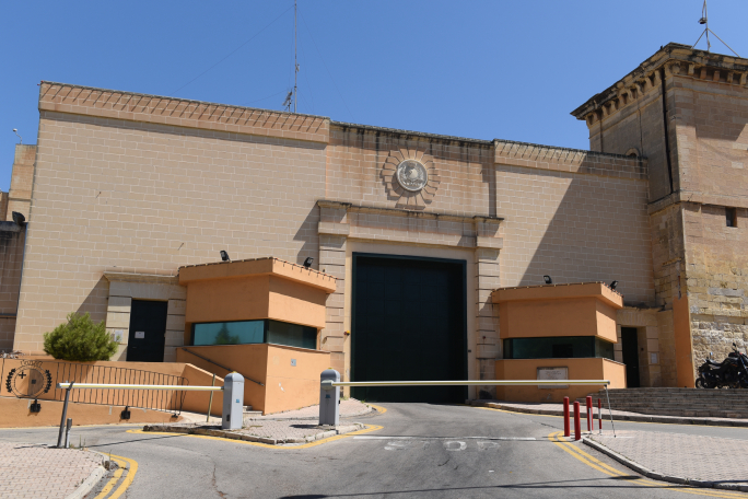 Raġel li ntbagħat lura l-ħabs wara allegat tentattiv biex iqarraq f’test tal-awrina jitlef talba għall-ħelsien