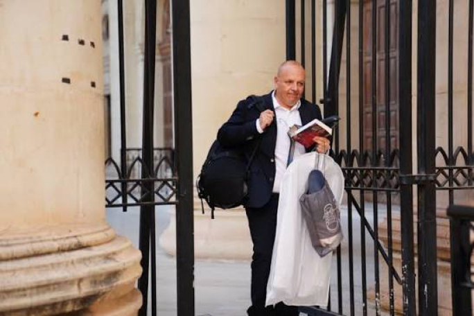 L-ispettur Zahra jgħid li Fenech qal li pproteġa lil Keith Schembri fir-recordings, imbagħad allega li tah sa €80,000 għall-qtil