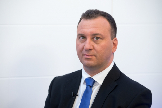 Moviment Graffitti jallega pressjoni fuq ħaddiema tal-PA biex jiffirmaw petizzjoni favur Johann Buttigieg