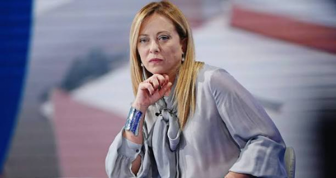 Meloni trid tipprojbixxi il-burqa u n-niqab fl-iskejjel u tillimita studenti barranin fil-klassijiet