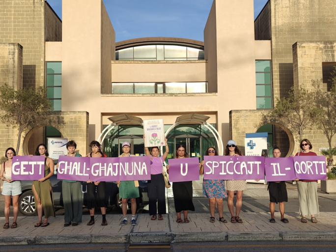 Ħafna jitolbu bidla fil-liġijiet dwar l-abort: Protesta quddiem il-Qorti fil-Belt