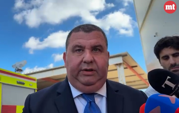 Bedingfield jistaqsi jekk Freedom Street hux qed jiġi mmirat minħabba l-kulur tal-ġilda tan-nies li attendew