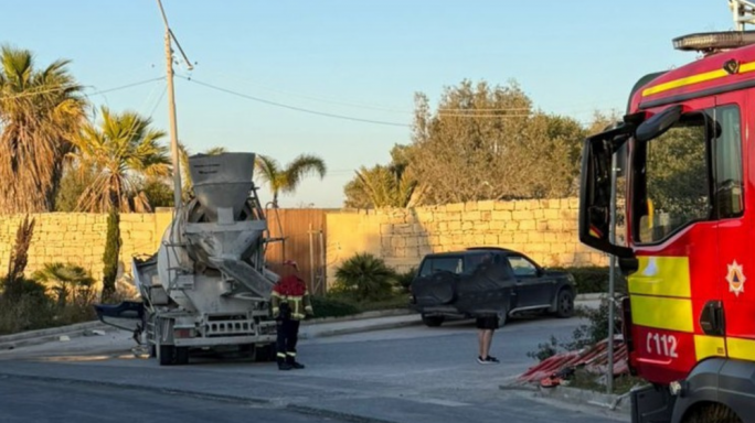 Raġel imut wara li ħabat b'mixer tas-siment ma’ arblu tad-dawl