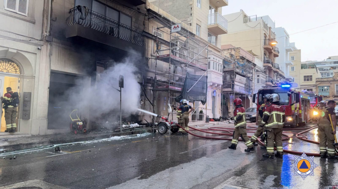 Operazzjoni ta' 18-il siegħa biex jintefa n-nar fl-ironmongery fil-Gżira