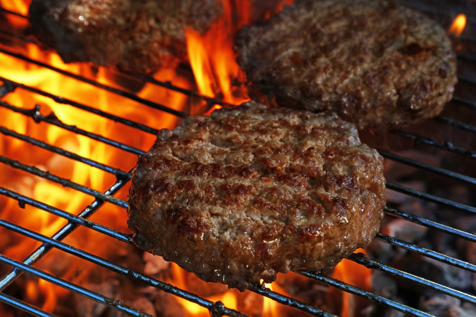 Raġel isofri ġrieħi serji wara li qabadlu l-fjuwil waqt li kien qed iqabbad BBQ fil-Mosta