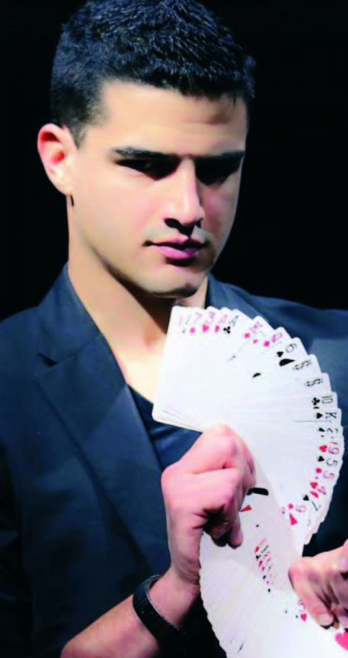 Ħames Minuti ma' Daniel Attard