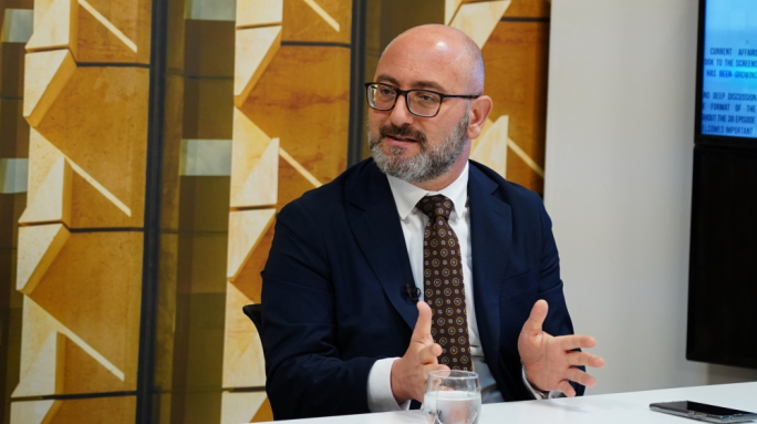 Roderick Galdes jirtira l-kandidatura tiegħu għall-elezzjoni minħabba attakki partiġġjani