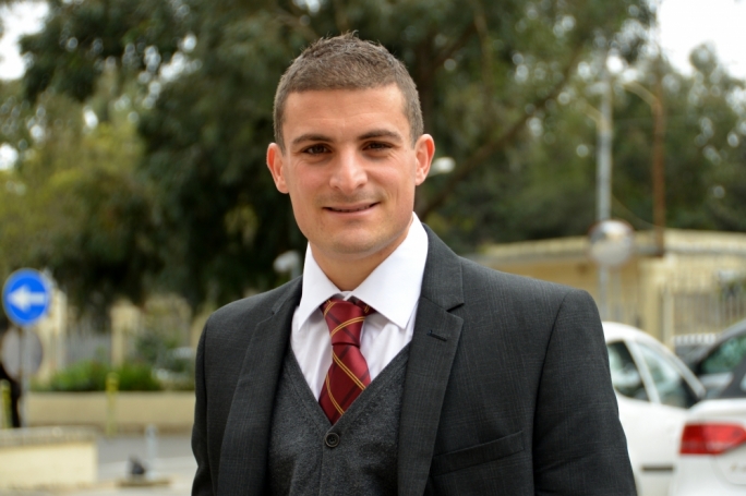 L-Inġinier li tant qed jimpressjona bħala referi