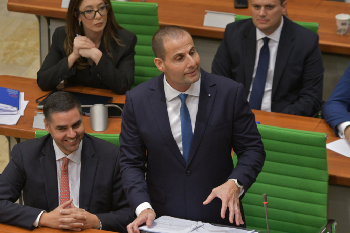 Abela: “L-aqwa budget fl-istorja – l-ekonomija Maltija sejra ‘full speed ahead’