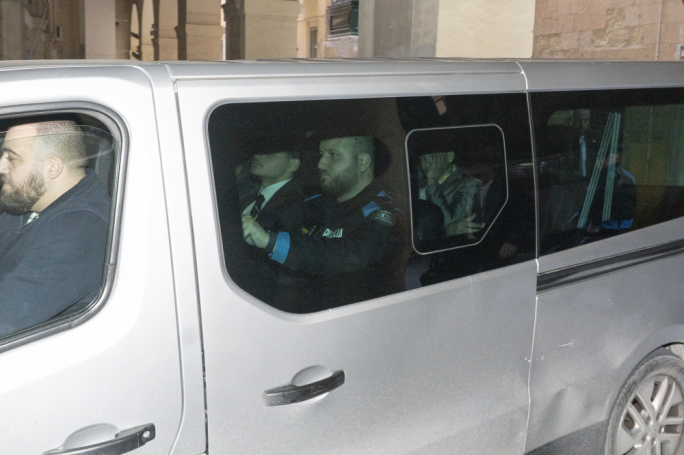 Adolexxenti ta’ 16-il sena għandhom jidhru quddiem il-Qorti bl-istess mod bħal raġel ta’ 30?