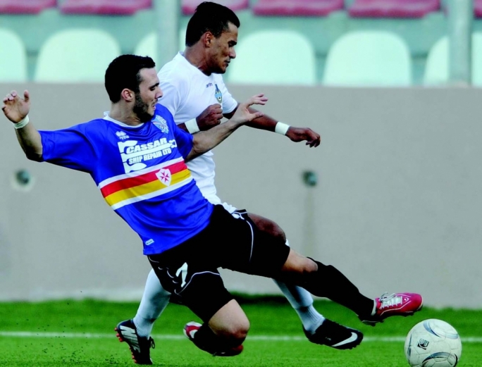It-taxxa l-aħħar twissija għal futbolers Maltin