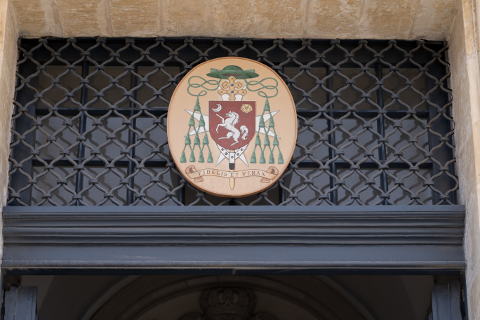 Il-Kummissjoni tal-Knisja twissi li l-qtugħ tad-dawl qed jhedded is-saħħa u d-dinjità tal-persuni