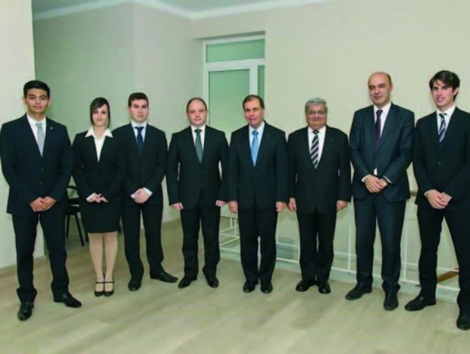 Jindirizzaw id-distakk bejn it-teorija akkademika u l-prattika fil-Liġi