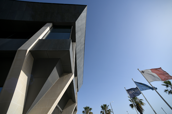 MFSA twissi kontra żewġ entitajiet qarrieqa
