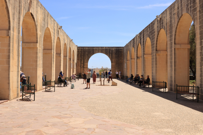Budget 2027: L-eko-kontribuzzjoni għat-turisti titla’ sa €10 kull lejl; ħlas ġdid għal min iżur Kemmuna u jasal bil-cruise