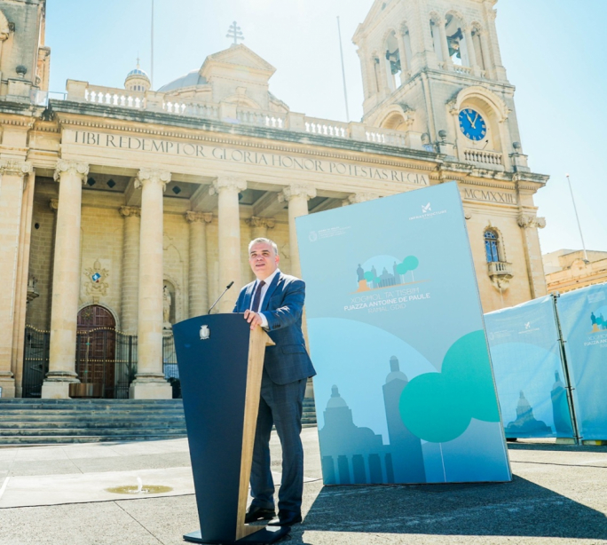 Il-Ministru Chris Bonett iħabbar proġett ġdid ta' riġenerazzjoni għall-pjazza ta' Raħal Ġdid