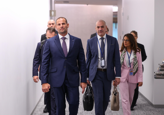 Abela jiddiskuti estensjoni tat-titjiriet diretti bejn Malta u New York għall-2027