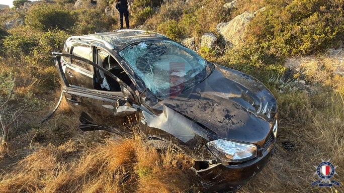 Mara tweġġa' serjament wara li karozza spiċċat f'għalqa f'Binġemma