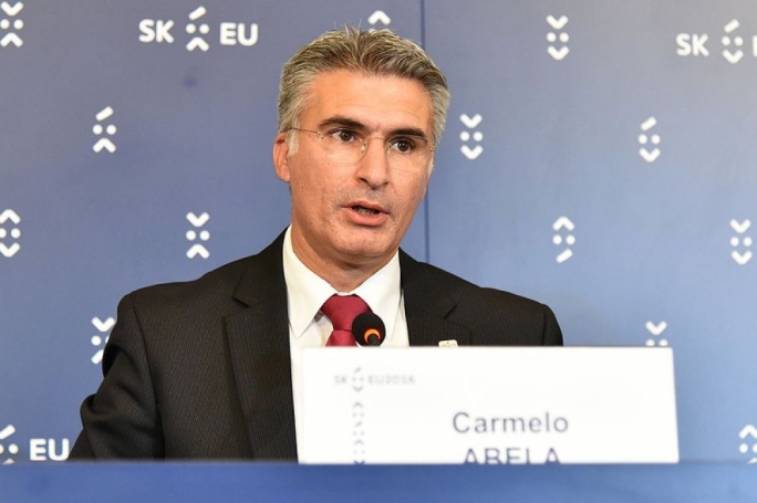 'Il-politiċi attwali għandhom responsabbiltà li jżommu r-rilevanza tal-Gwerra Bierda fil-kotba tal-istorja' - Carmelo Abela