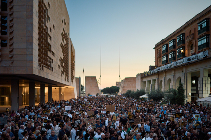 ‘Disa’ snin wara, għadna hawn’: protesta ta’ solidarjetà għal Daphne timla l-Belt b’sejħa għall-ġustizzja