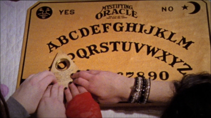 Il-Ouija Board tħarbat il-ħajja ta’ tliet tfajliet