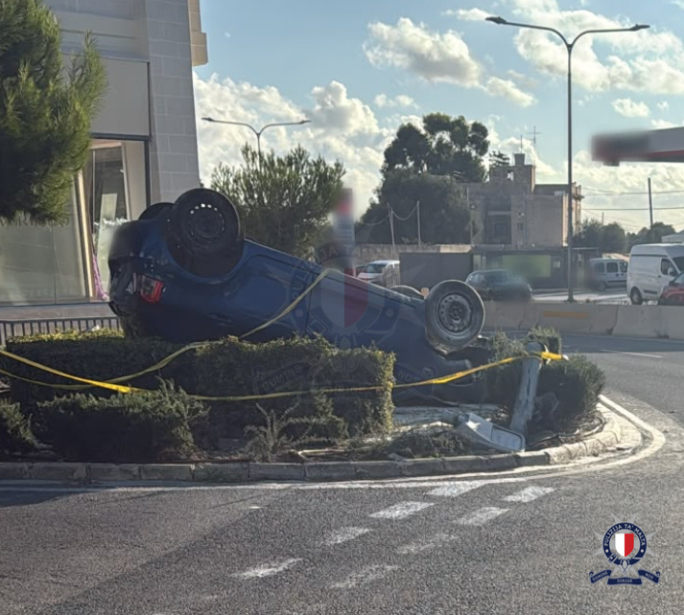 Karozza taqbad wara li tinqaleb f’Ħ’Attard – żagħżugħ ta’ 27 sena jindarab gravi