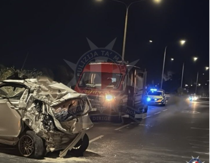 Raġel iweġġa' gravi f'ħabta bejn żewġ karozzi f'Ħaż-Żebbuġ