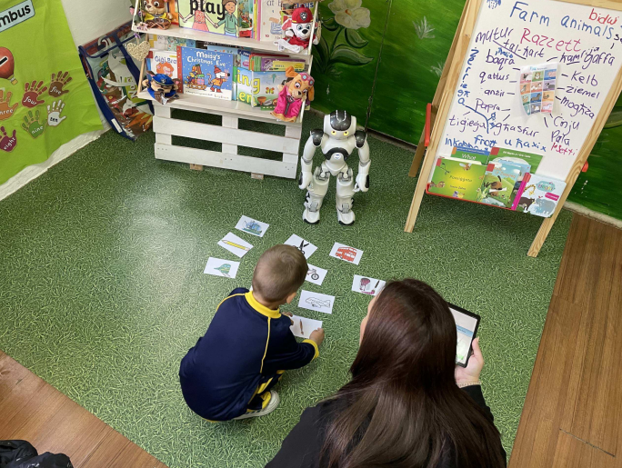 Minn kurżità għal innovazzjoni: Kif robots soċjali qed ibiddlu t-tagħlim fil-klassijiet Maltin