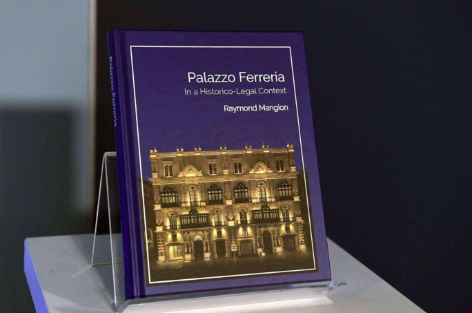 Palazzo Ferreria — Il-binja li ġġorr rakkont