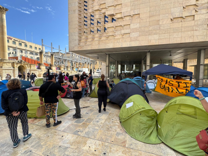 L-attivisti fejn it-tined it-Tnejn filgħodu