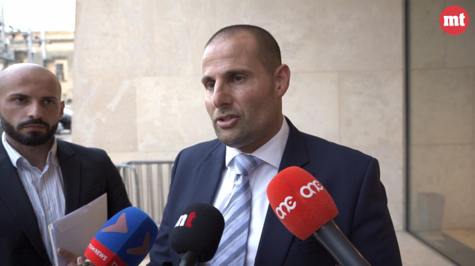 “Ma jkollniex għażla” – Abela jwissi lil Neville Gafà dwar aktar attakki personali